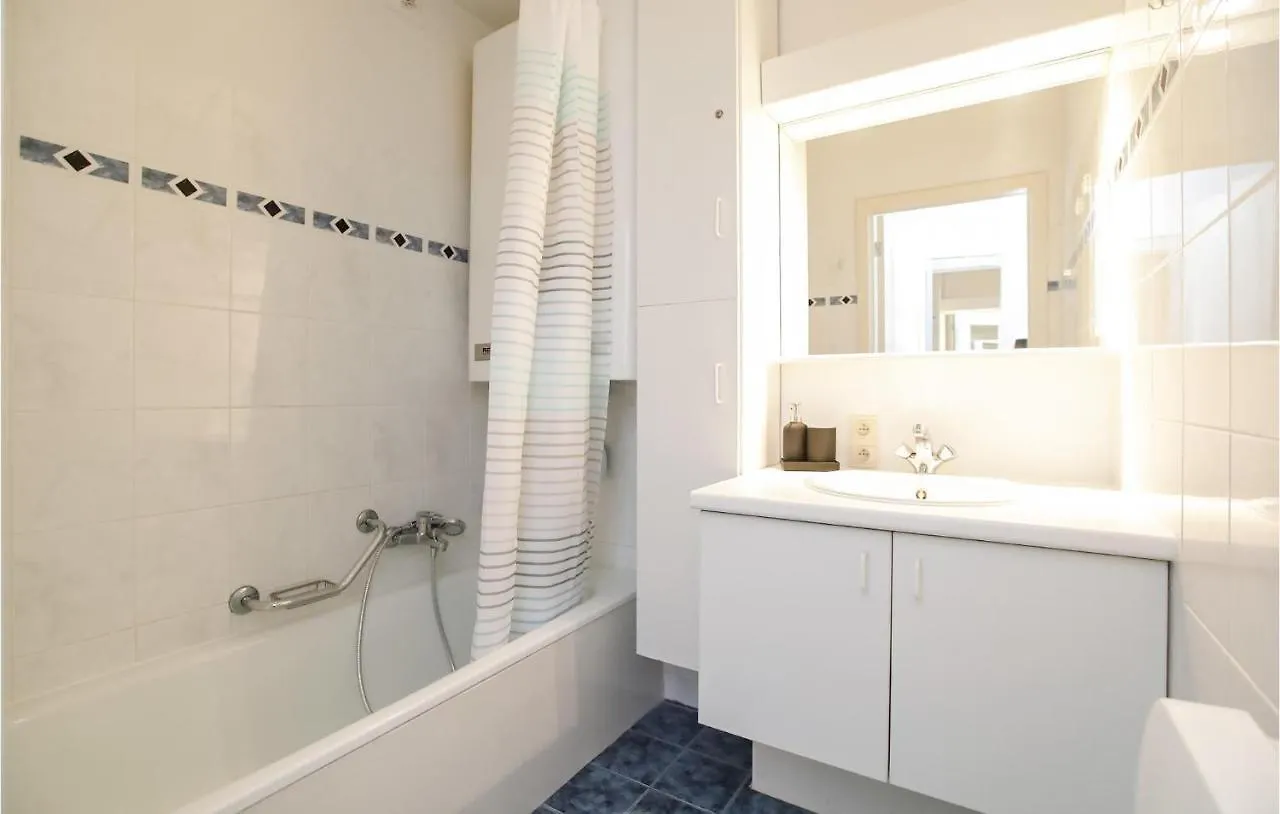 Awesome Apartment In Oostende With Kitchen 0*, Ostend